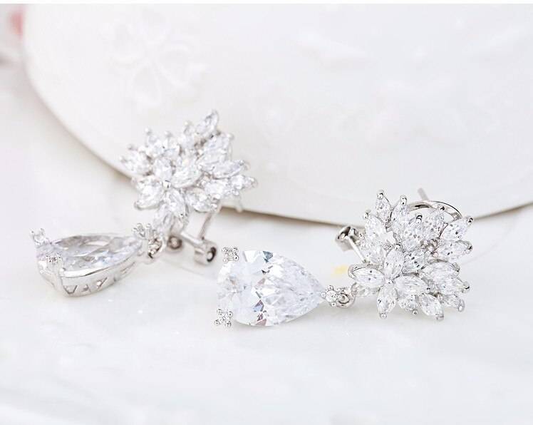 Women's Luxury Earrings and Necklace Jewelry Set