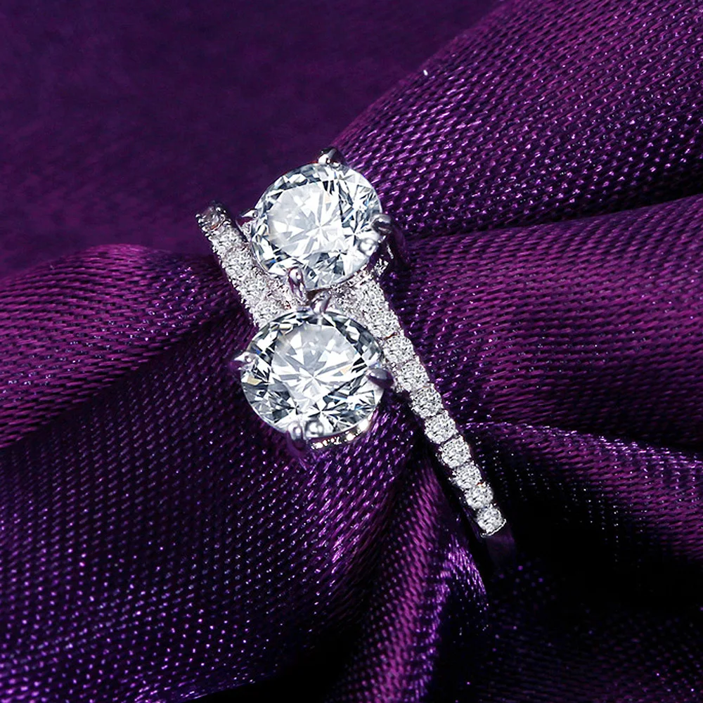 Luxury Sparkling Women's Ring in Silver