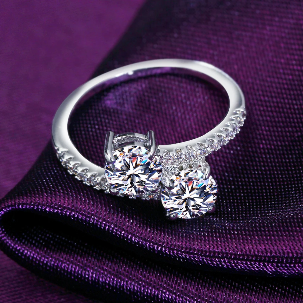 Luxury Sparkling Women's Ring in Silver