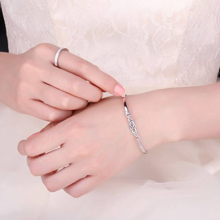 Celtic Knot Designed 925 Sterling Silver Bracelet for Women