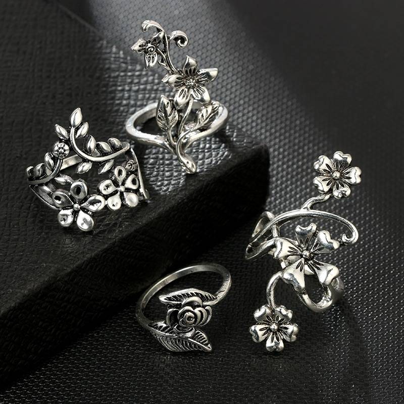 Vintage Styled Floral Rings Set Vintage Styled Floral Rings Set