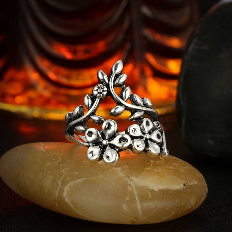 Vintage Styled Floral Rings Set Vintage Styled Floral Rings Set