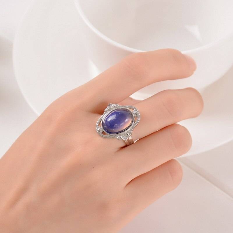 Women's Vintage Stone Decorated Ring Women's Vintage Stone Decorated Ring