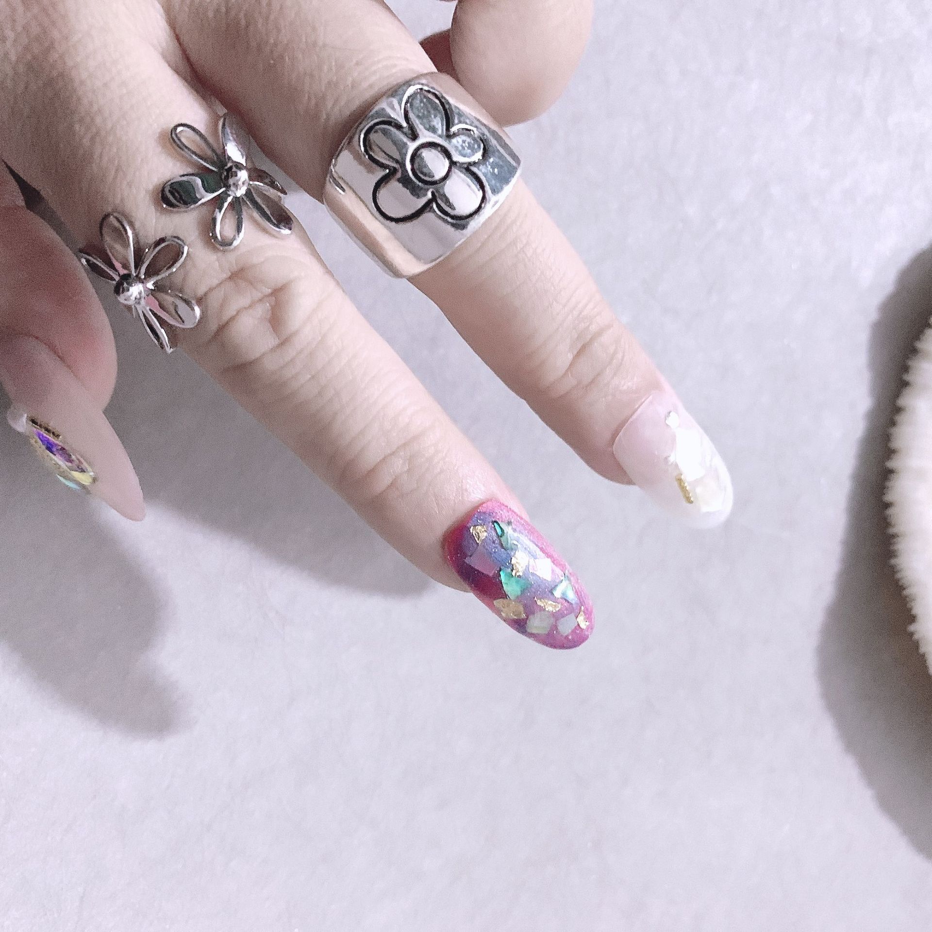 Women's Flower Graved Ring