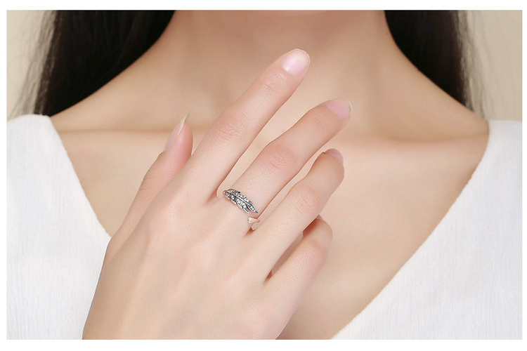 Women's Sterling Silver Feather Shaped Bohemian Ring