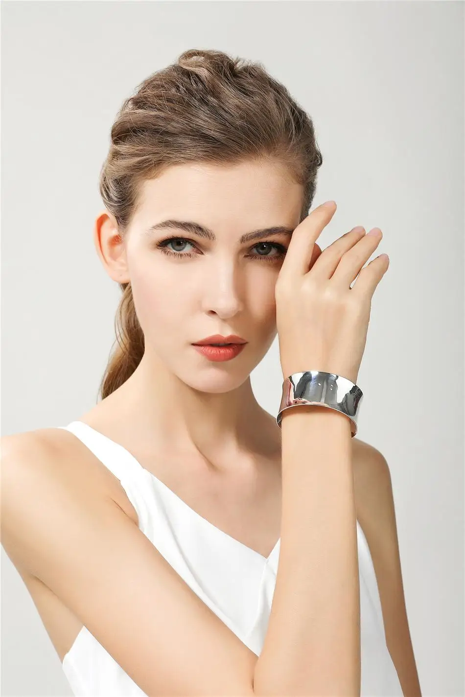 Women's 925 Sterling Silver Bangle Bracelet Women's 925 Sterling Silver Bangle Bracelet